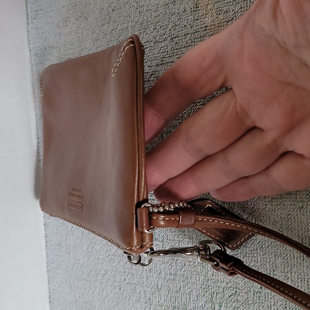 Coach brown leather wristlet - Picture 6 of 13